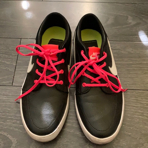 Nike women’s 7 preowned - Picture 2 of 9